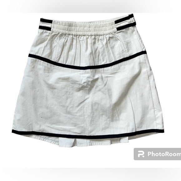 ✨FREE PEOPLE CREAM AND BLACK PLEATED SKIRT✨ - Picture 3 of 7